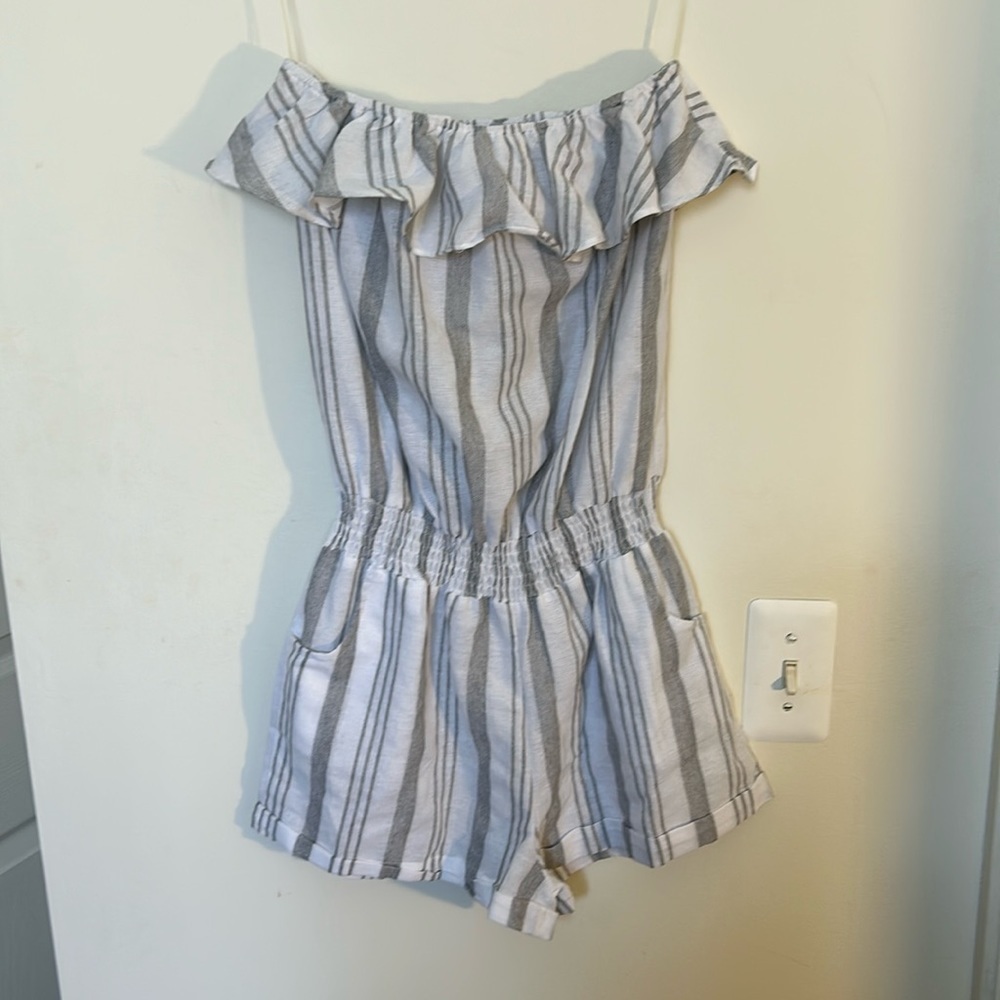 🍀Paradiso gray striped off the shoulder or one shoulder jumper size medium jr